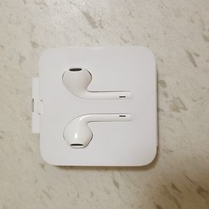 Wired Apple iPhone Ear Buds-Factory Original Brand New